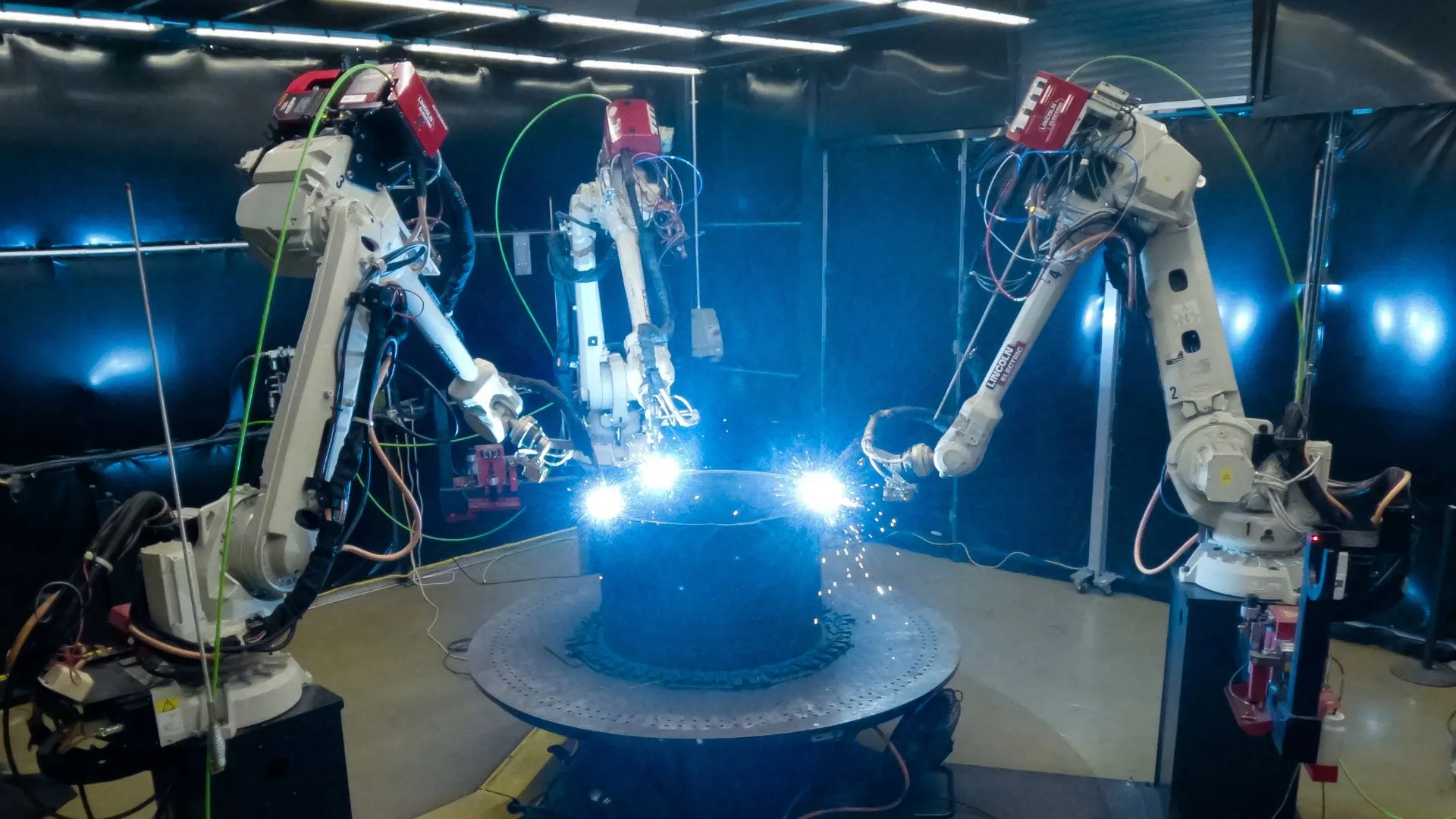 ORNL's MedUSA Printer Uses Three Robotic Arms to 3D Print a Nuclear Pressure Vessel